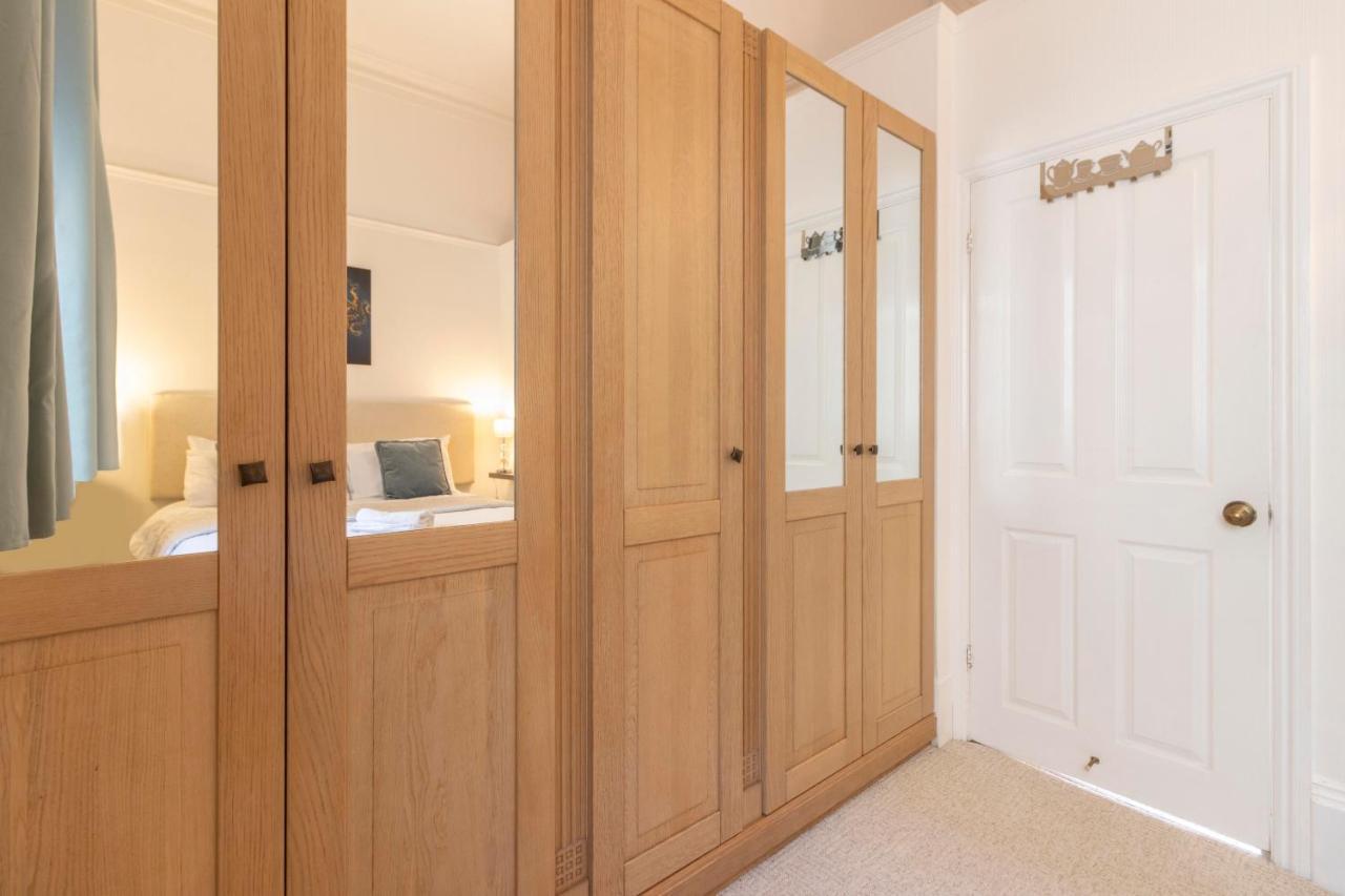 **Sunny And Bright, Thatchers Rock One Bed Beach Front Apartment*** トーキー エクステリア 写真