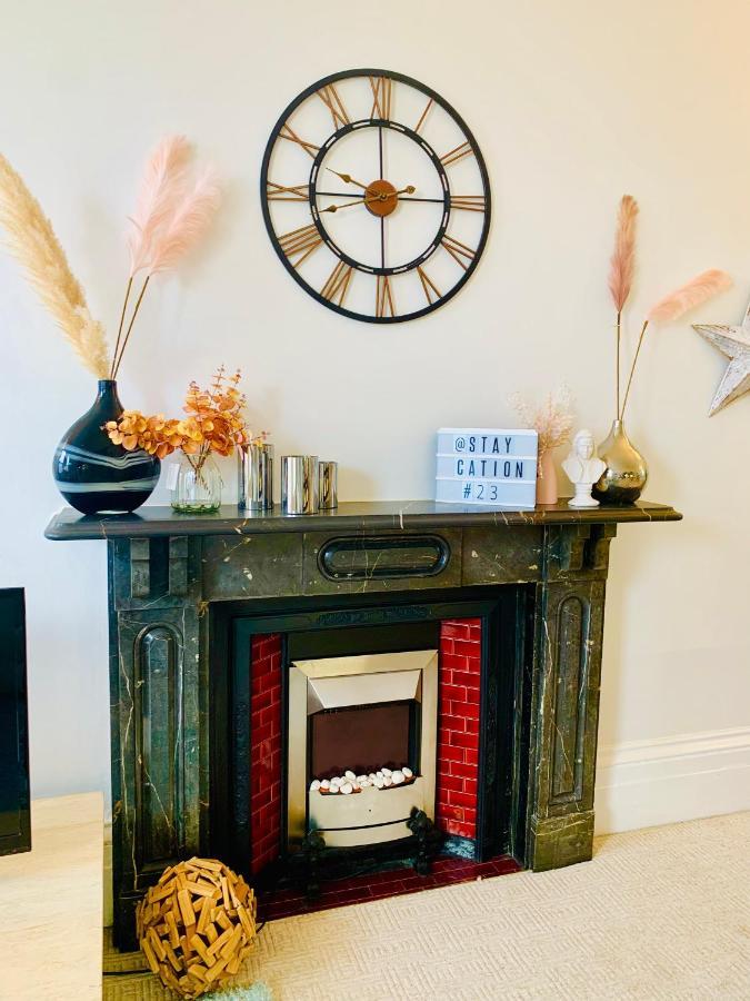 **Sunny And Bright, Thatchers Rock One Bed Beach Front Apartment*** トーキー エクステリア 写真