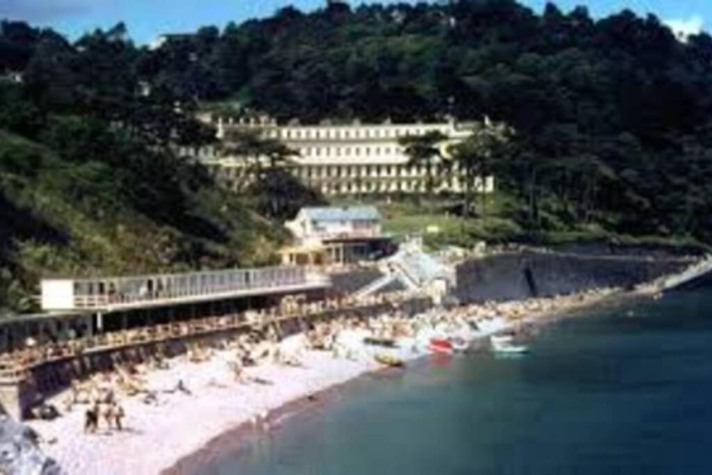 **Sunny And Bright, Thatchers Rock One Bed Beach Front Apartment*** トーキー エクステリア 写真