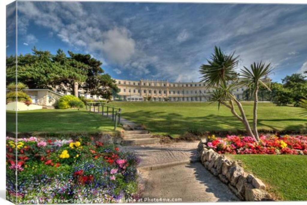**Sunny And Bright, Thatchers Rock One Bed Beach Front Apartment*** トーキー エクステリア 写真